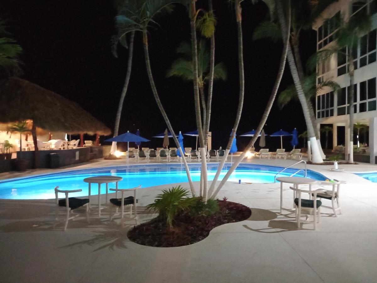 Suites Atlas - Ocean Front Бусеріас Екстер'єр фото